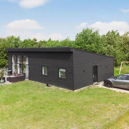 Amazing In Vaeggerlose With Kitchen Holiday home